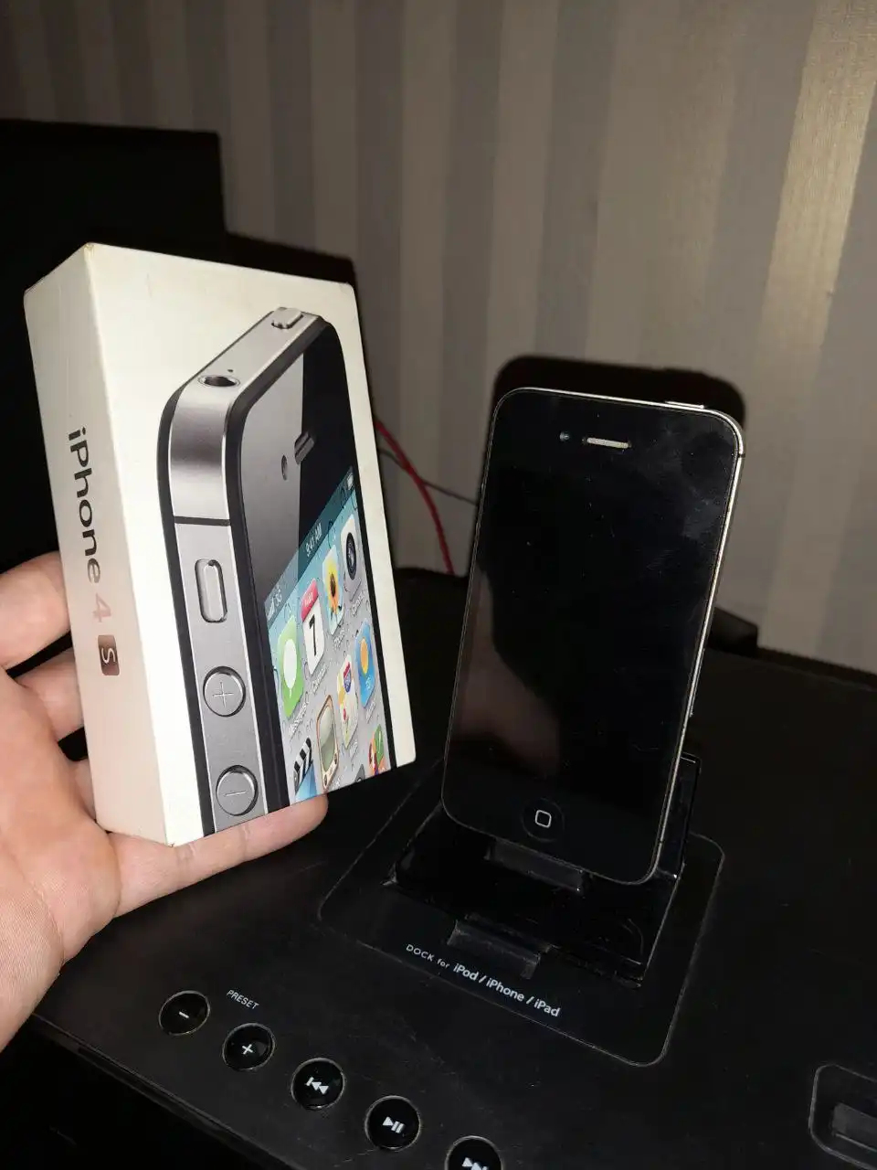Продам iPhone 4S 16GB