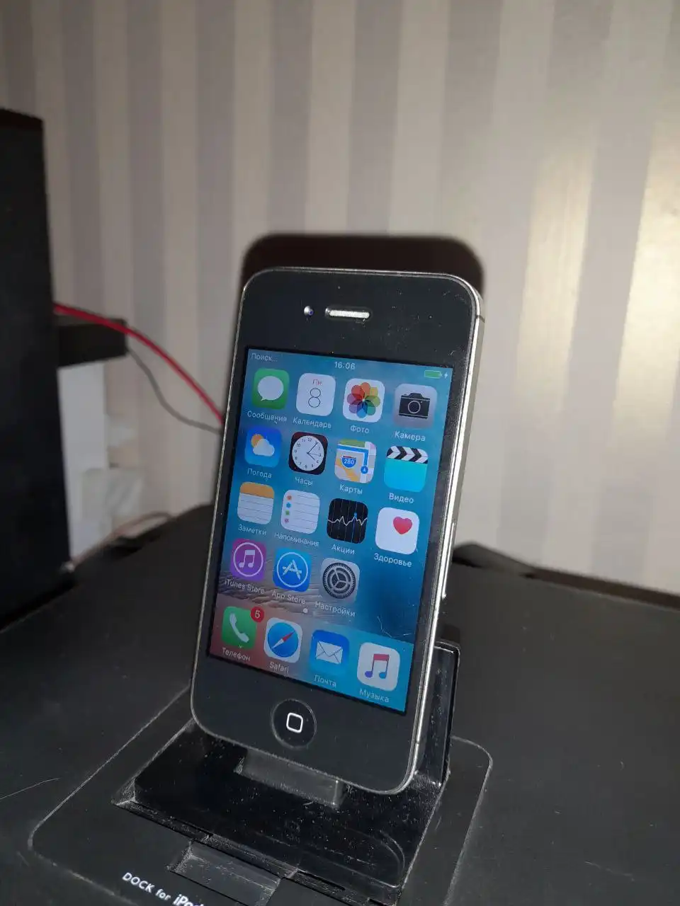 Продам iPhone 4S 16GB