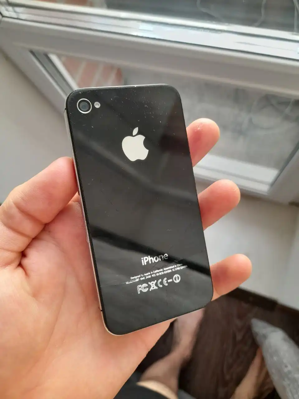 Продам iPhone 4S 16GB