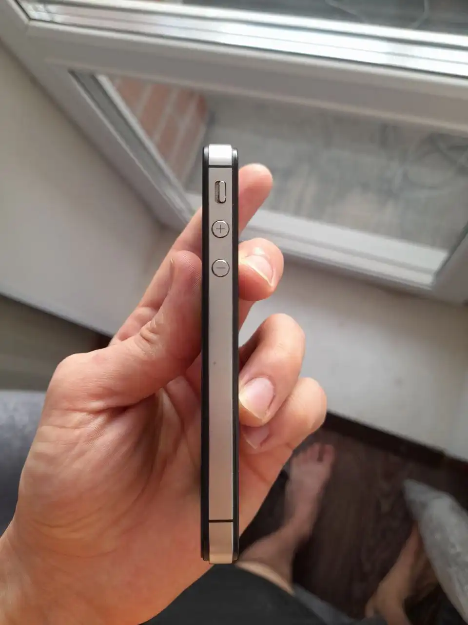 Продам iPhone 4S 16GB