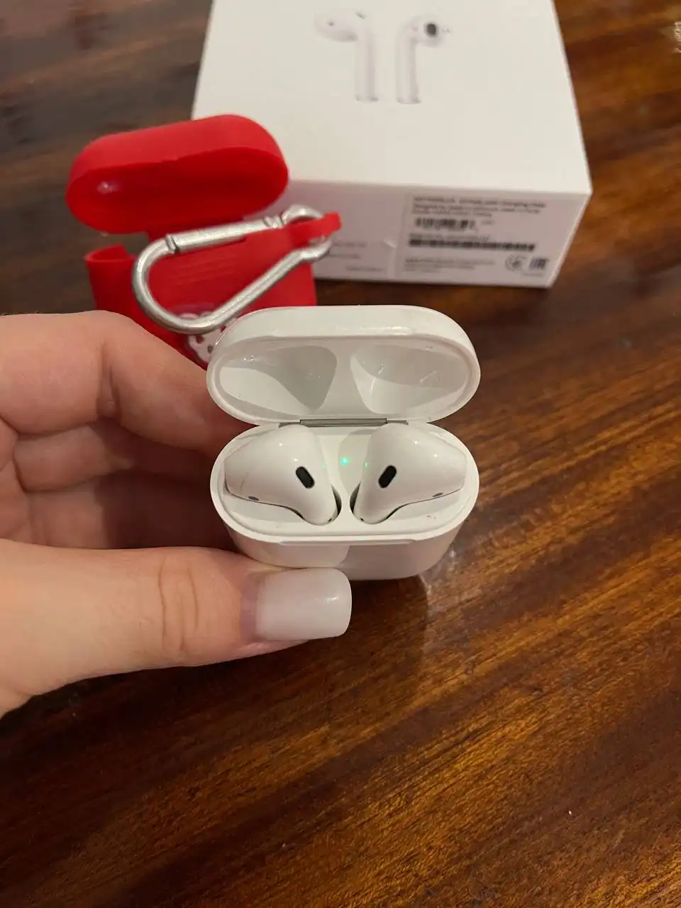 Продажа наушников AirPods с дефектом