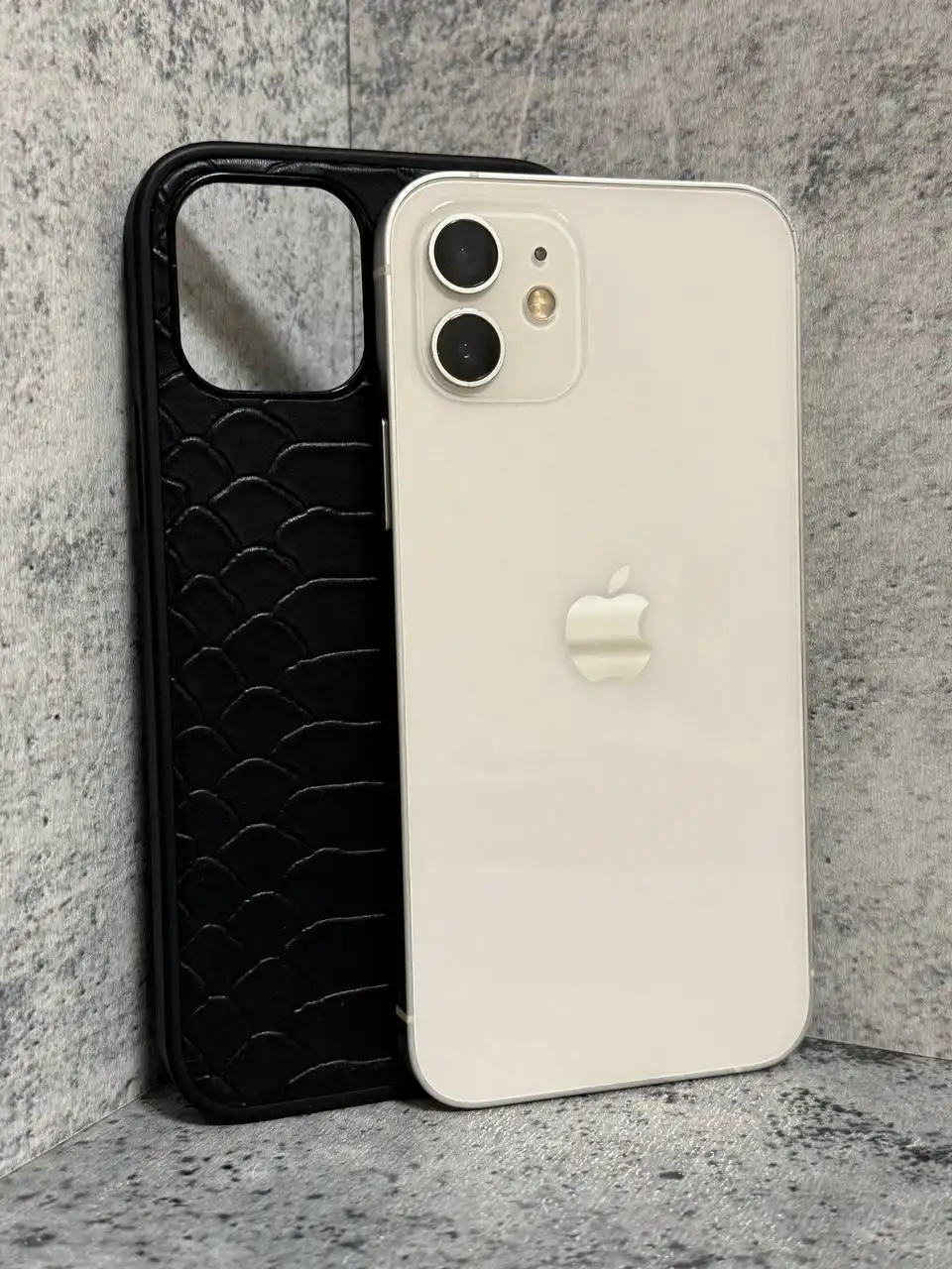 Продажа iPhone 11 и iPhone 12 с разными характеристиками