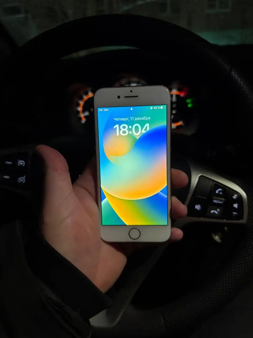 Айфон 8/64 с разбитой задней крышкой