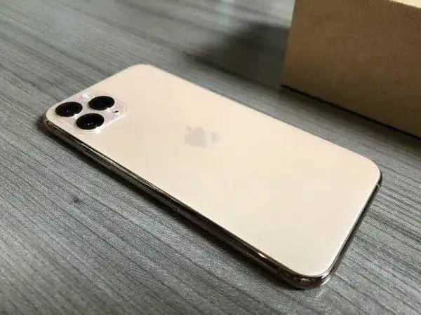 Продам iPhone 11 Pro 64 ГБ с репликой