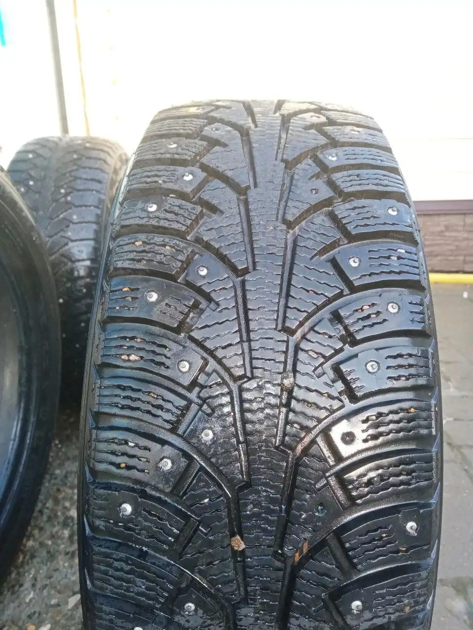 Продажа зимней резины 205/55 R16