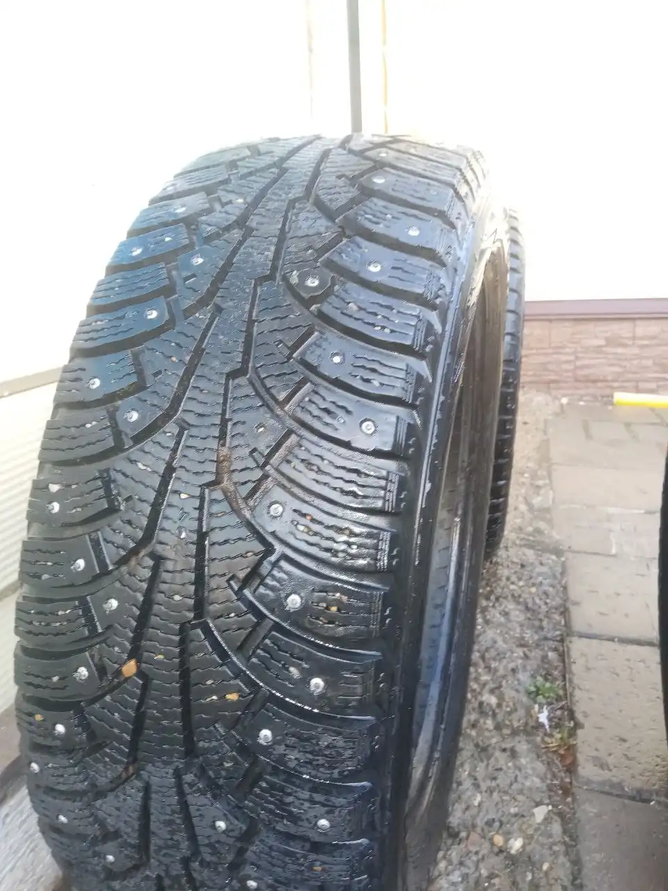 Продажа зимней резины 205/55 R16