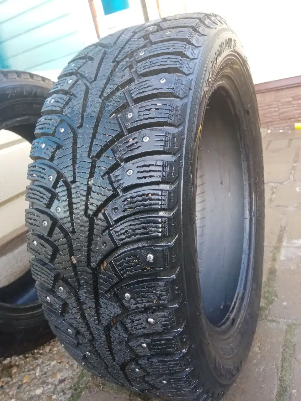 Продажа зимней резины 205/55 R16