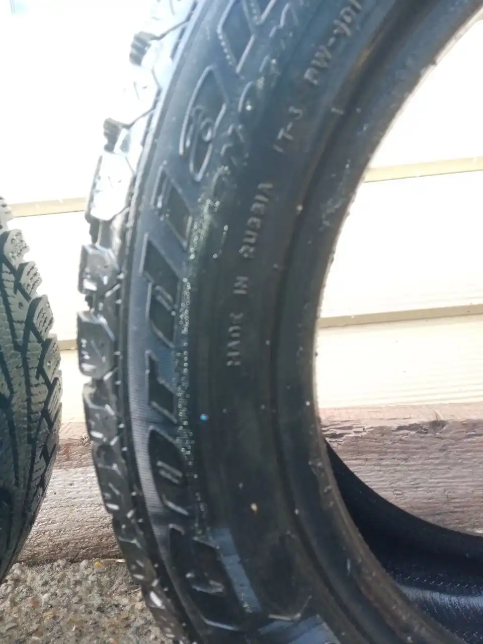 Продажа зимней резины 205/55 R16
