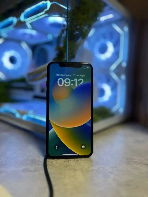 iPhone X 64GB с царапинами на дисплее - Электроника в Пермь