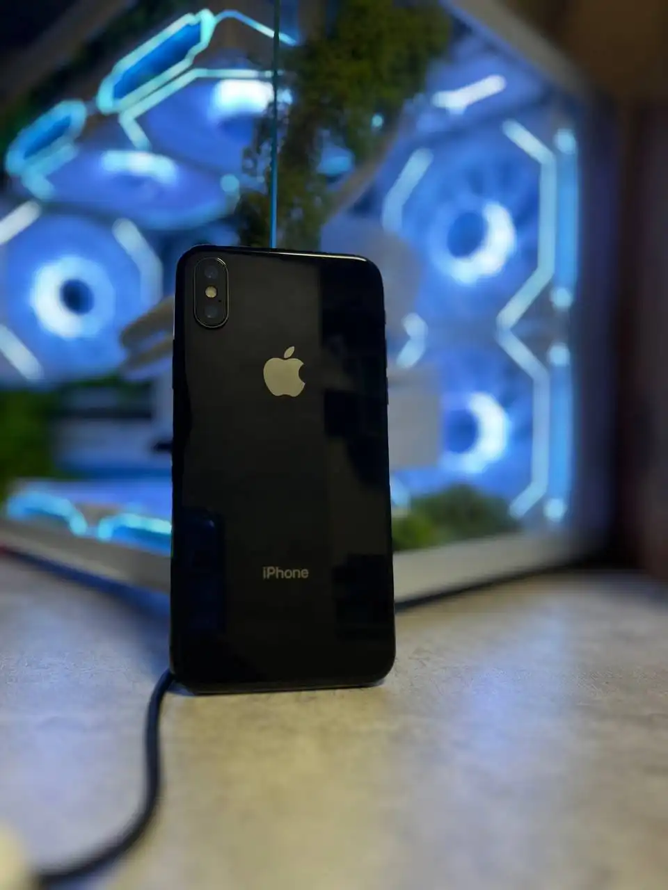 iPhone X 64GB с царапинами на дисплее