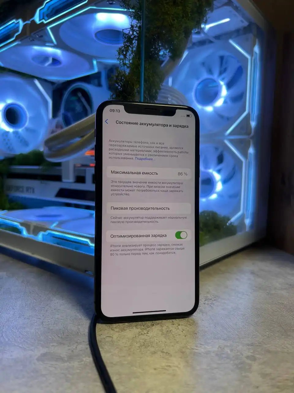iPhone X 64GB с царапинами на дисплее