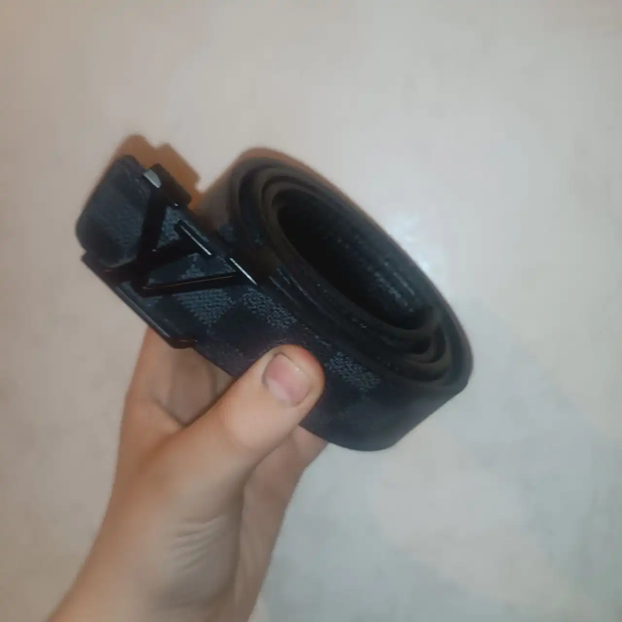 Продам ремень Lv размер 110 см