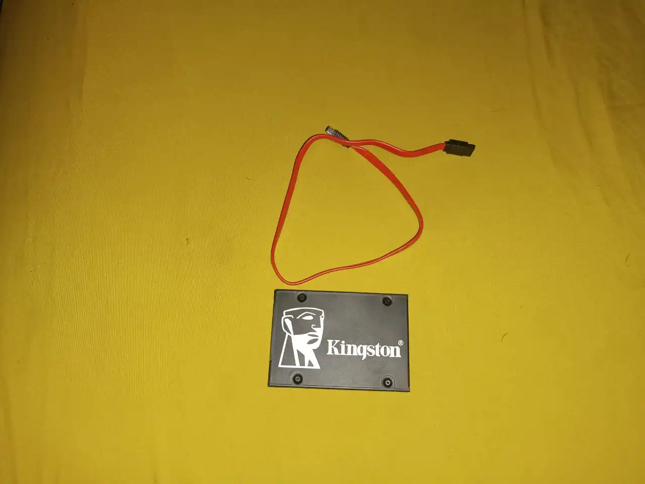 Продам SSD на 1 ТБ (почти новый)