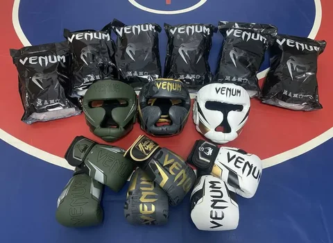 Боксерские перчатки и шлема - Хобби и отдых в Пермь