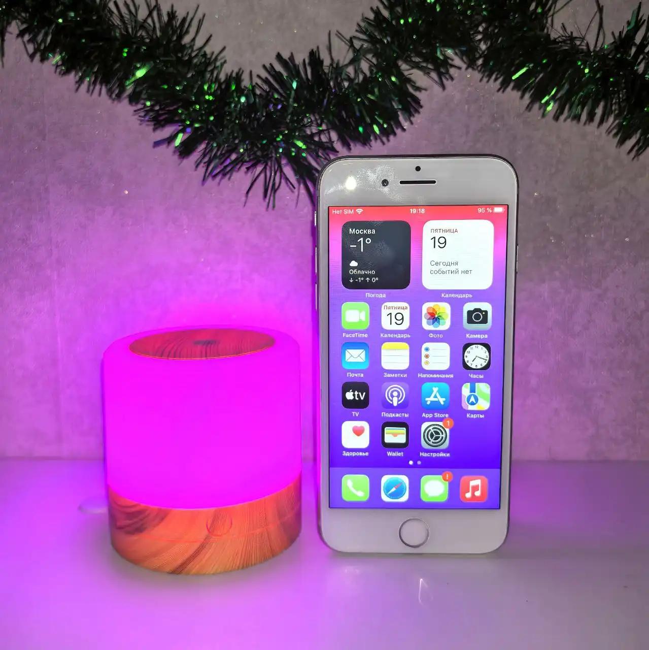 Продается iPhone 8 64gb белый с замененным аккумулятором