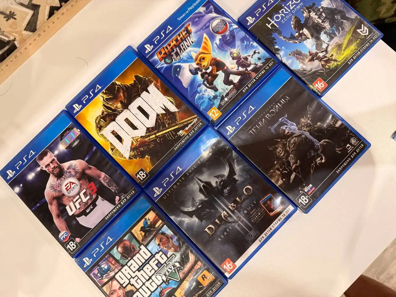 Продам PlayStation 4 Slim с 2 джойстиками и 7 играми