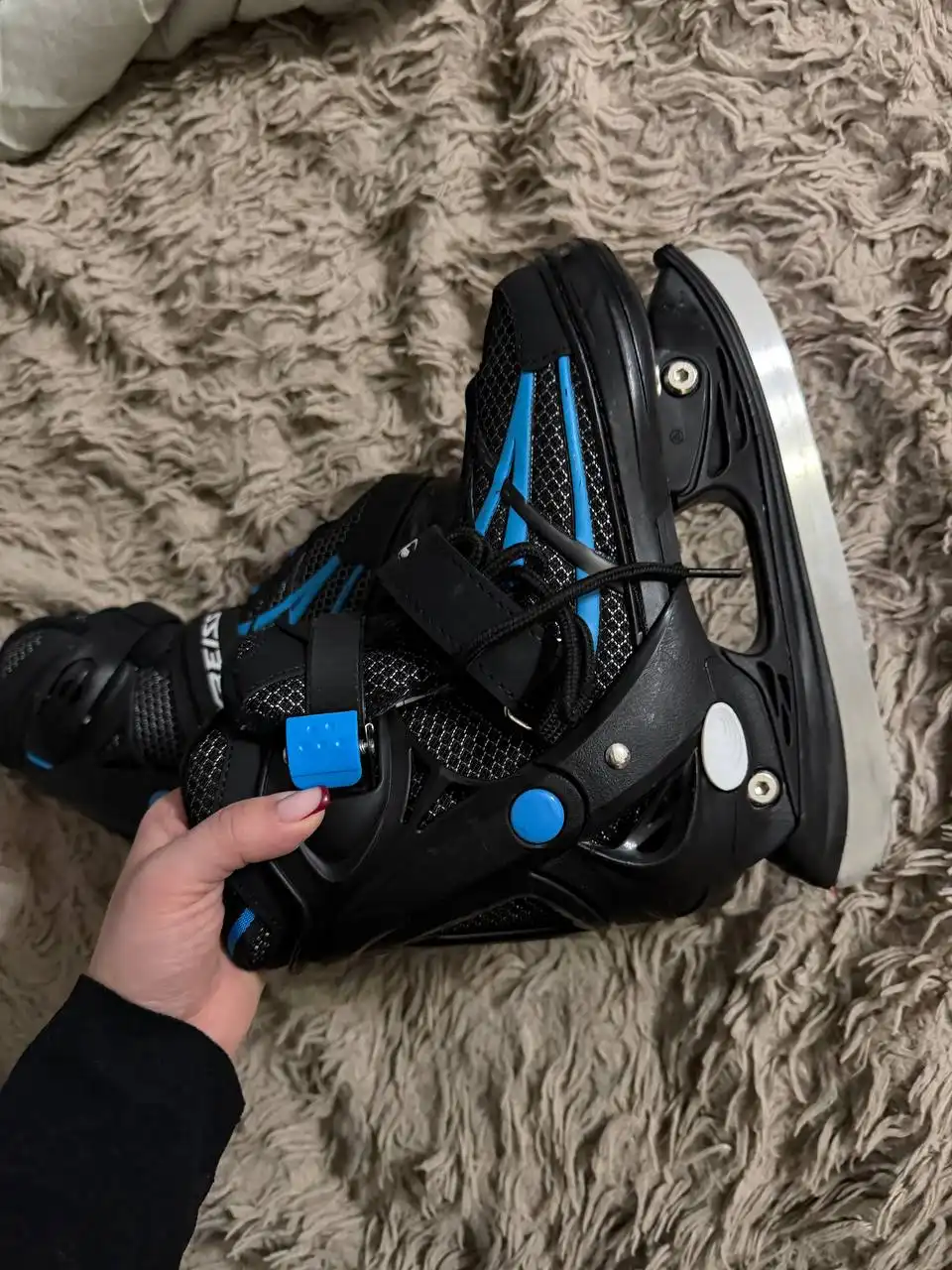 Продам детские раздвижные коньки размер 30-33