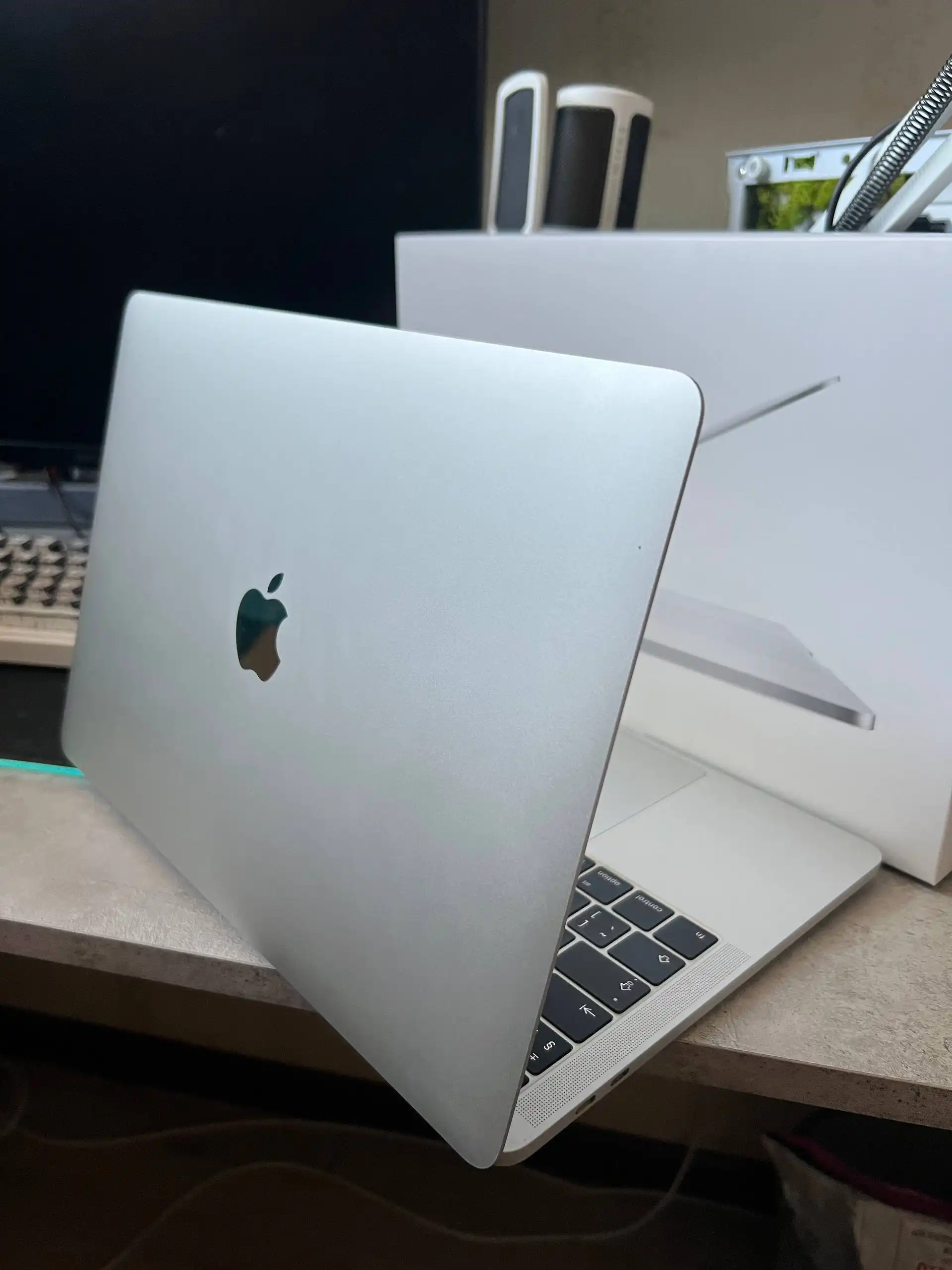 Apple MacBook Pro 13,3 2016 TouchBar в идеальном состоянии