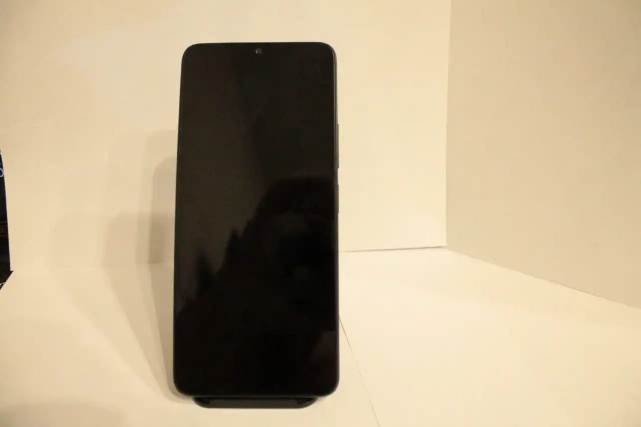 Смартфон POCO C61 4/128 ГБ в отличном состоянии