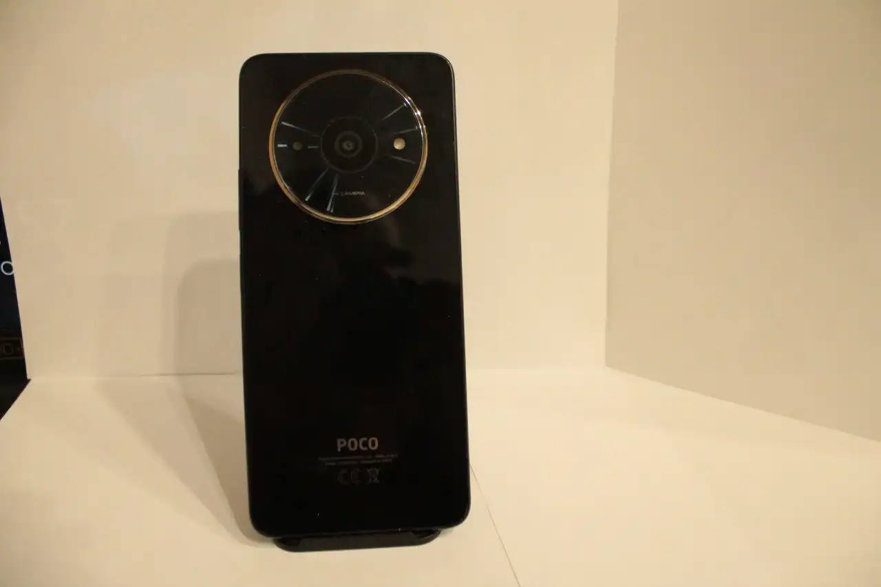 Смартфон POCO C61 4/128 ГБ в отличном состоянии