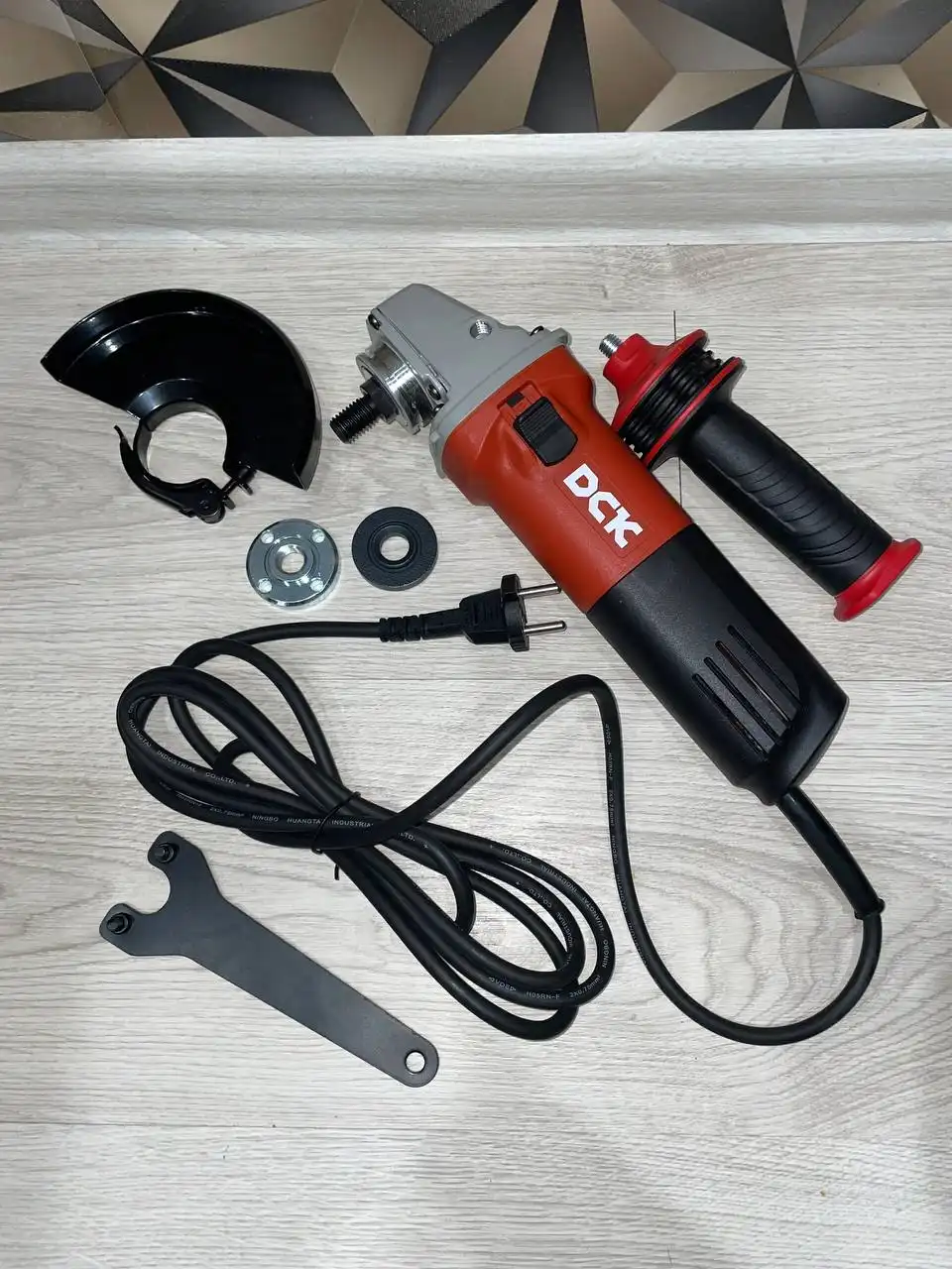 Продам инструмент для полировки авто и шлифовки древесины