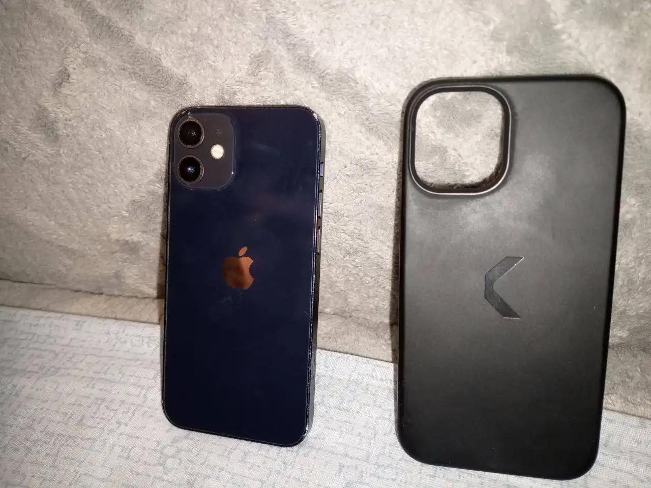 Продам iPhone 12 mini 64GB