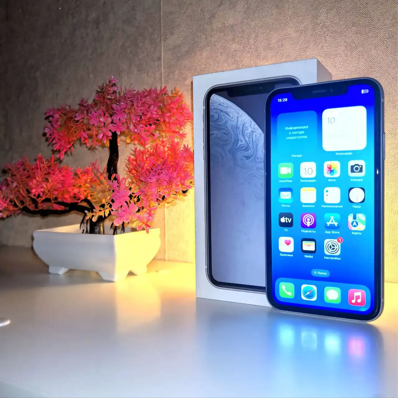 iPhone XR 64GB White с жёлтым пятном на экране - Смартфоны (Электроника) в Пермь