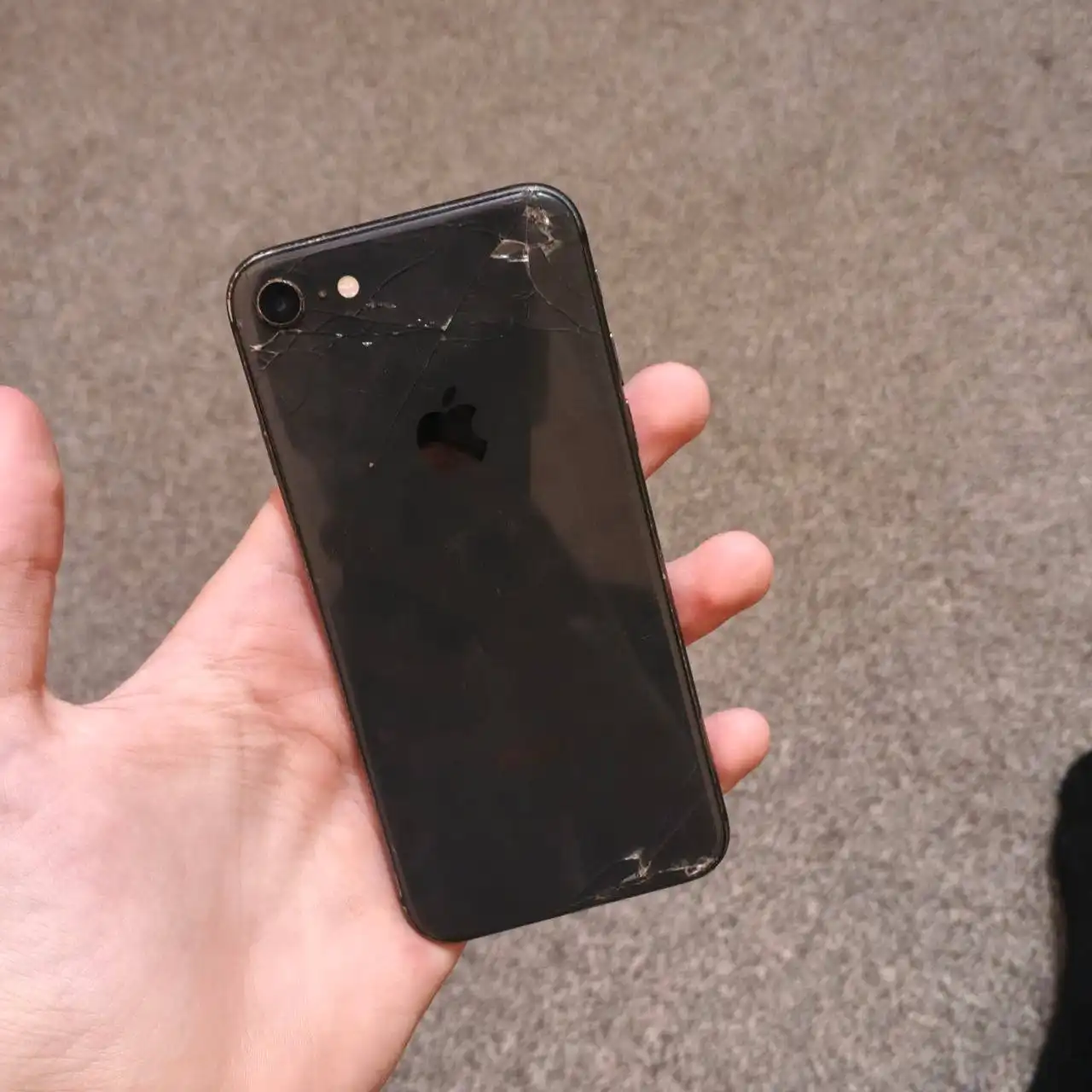 iPhone 8 64GB в отличном состоянии - Смартфоны (Электроника) в Пермь