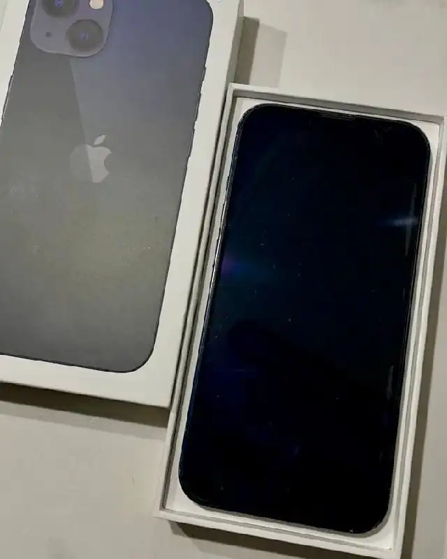 iPhone 13 256GB в рабочем состоянии с комплектом - Смартфоны (Электроника) в Пермь