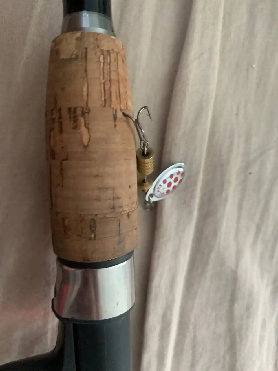 Продам спиннинг 2.1 метр с катушкой и блесной - Рыбалка (Хобби и отдых) в Пермь