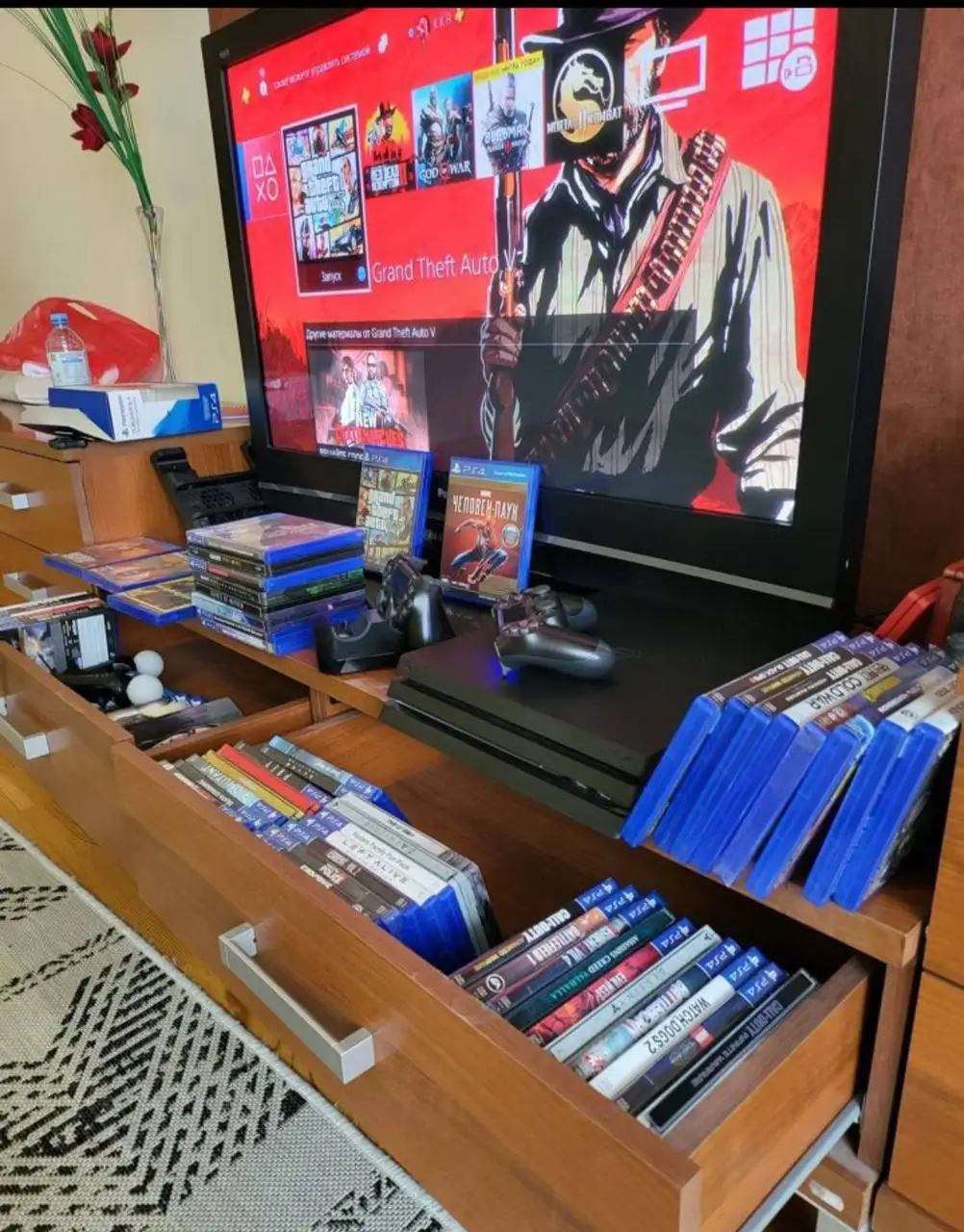 Продажа Sony PlayStation 4 PRO 1TB с играми - Игровые приставки (Электроника) в Пермь