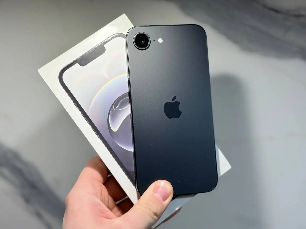 iPhone 16e 128GB в идеальном состоянии - Смартфоны (Электроника) в Пермь