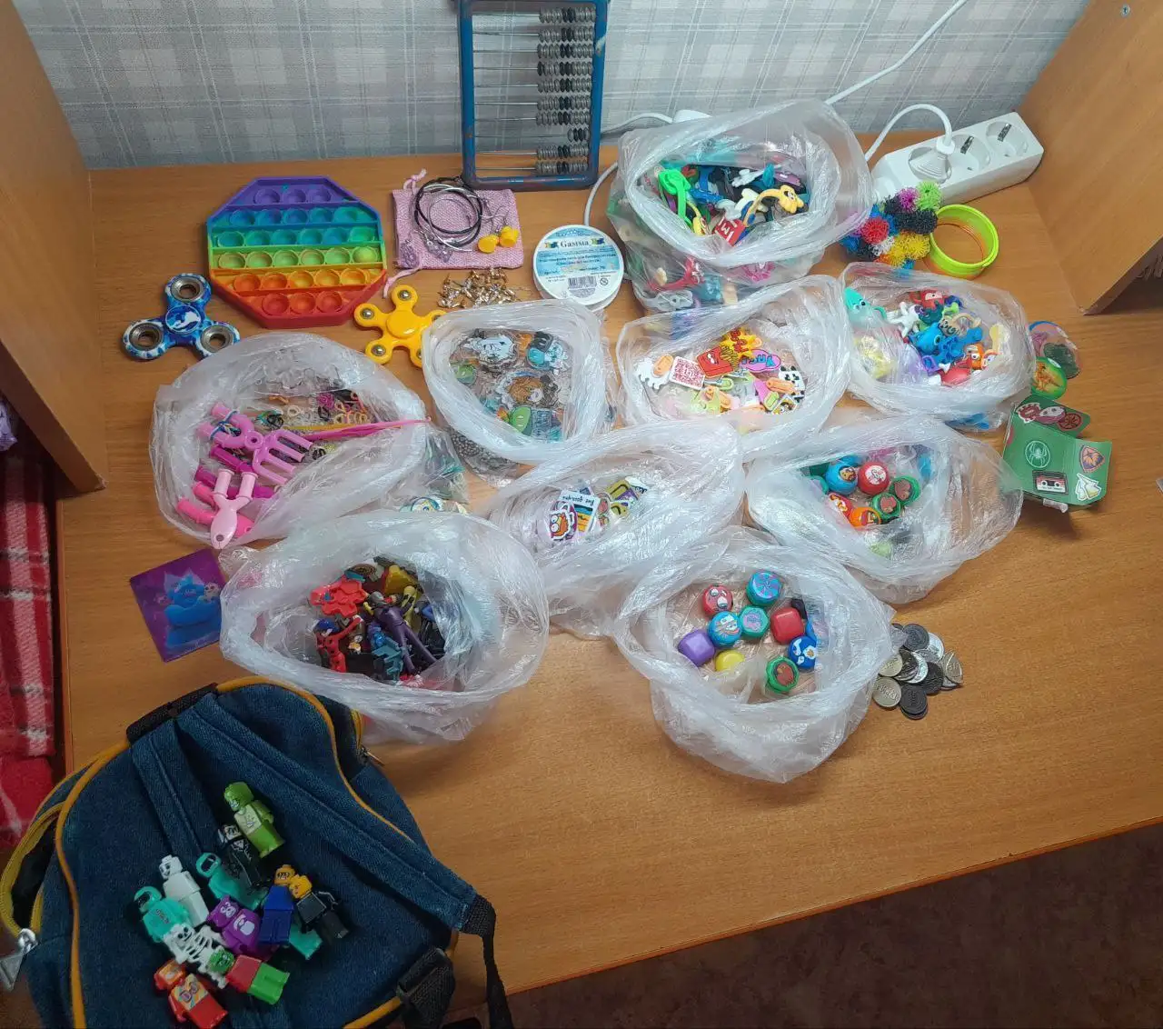 Продажа игрушек, мебели, сережек и других товаров - Барахолка в Пермь