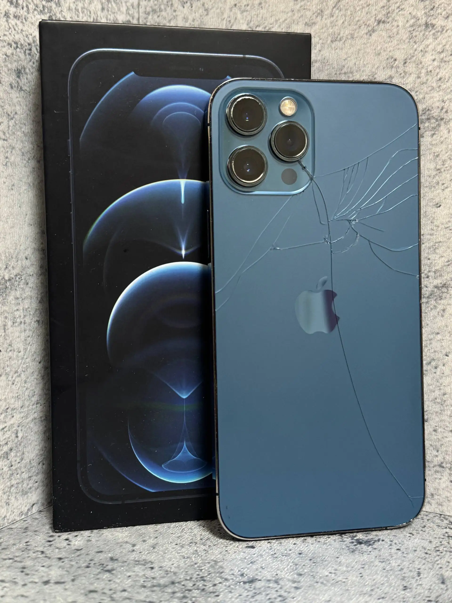 Продажа б/у iPhone разных моделей - Смартфоны (Электроника) в Пермь