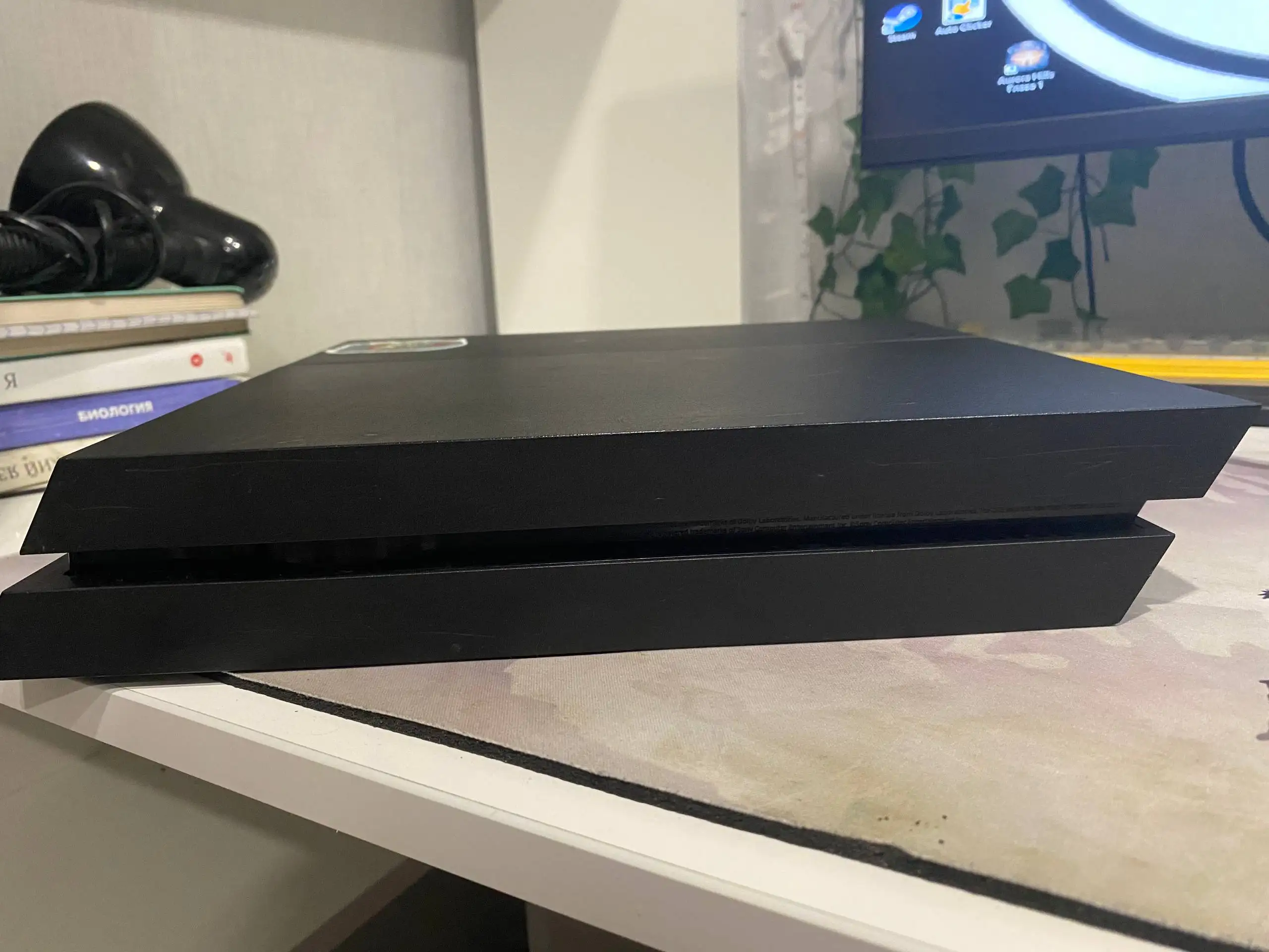 Продам Sony PS4 500GB с играми и джойстиками - Игровые приставки (Электроника) в Пермь