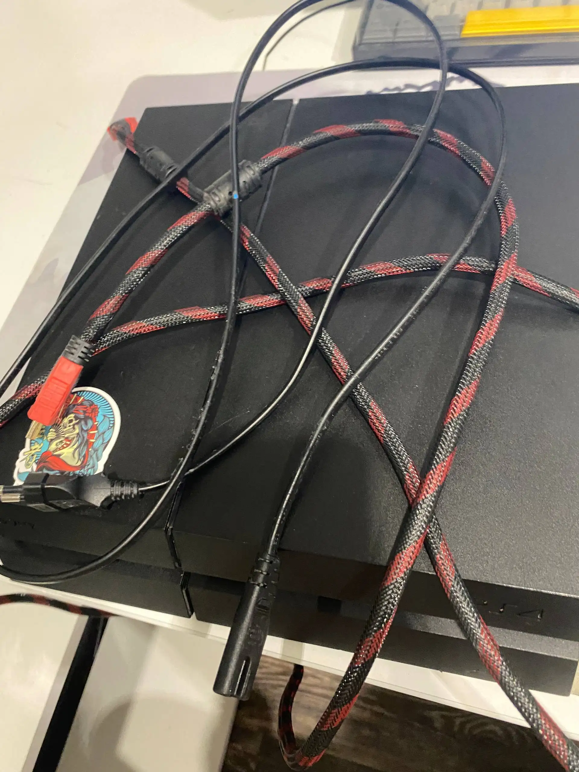 Продам Sony PS4 500GB с играми и джойстиками - Игровые приставки (Электроника) в Пермь