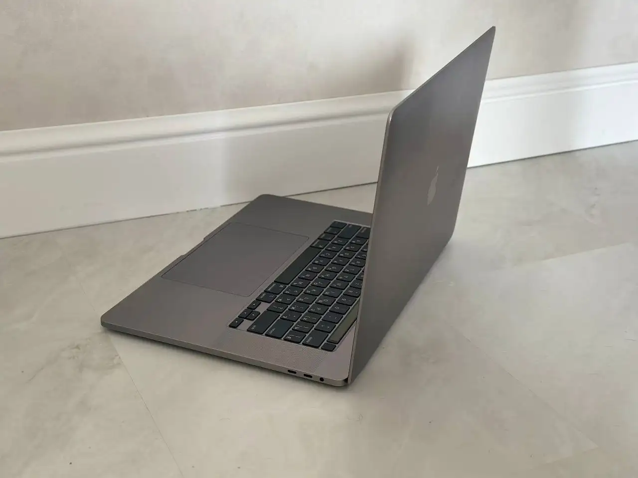 Продажа MacBook Pro 16 (2019) i7 16GB 512GB Space Gray - Ноутбуки (Электроника) в Пермь