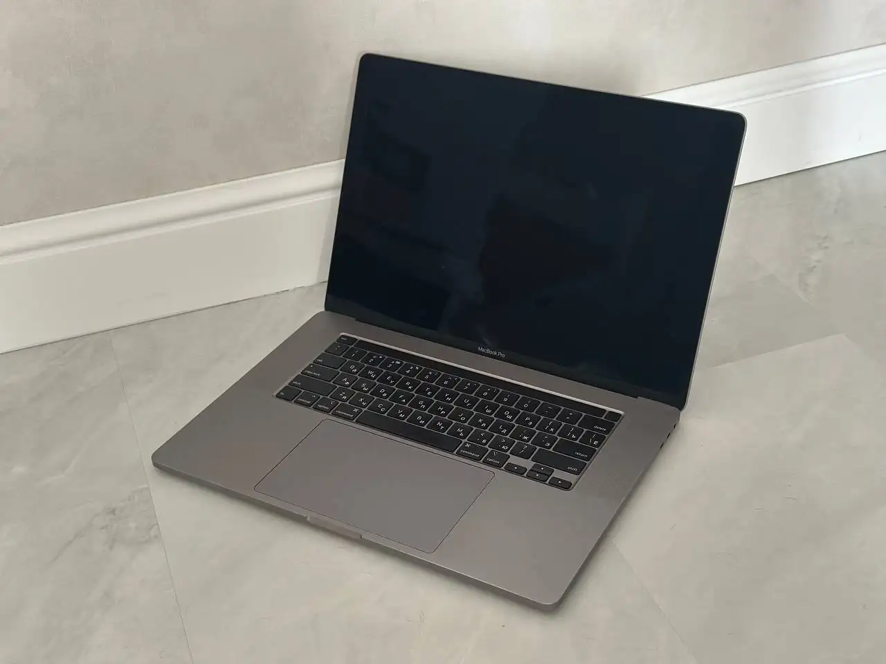 Продажа MacBook Pro 16 (2019) i7 16GB 512GB Space Gray - Ноутбуки (Электроника) в Пермь