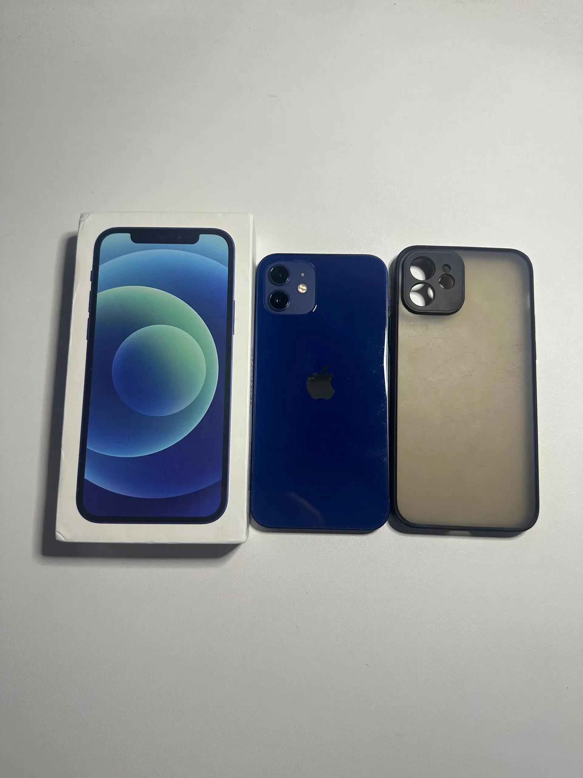 iPhone 12 64 ГБ синий - Телефоны и смартфоны (Электроника) в Пермь