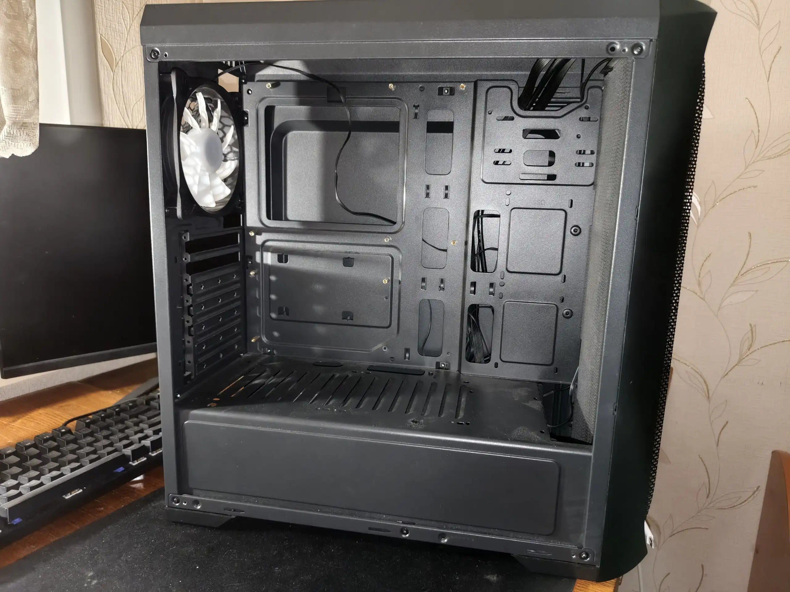 Корпус Zalman с 4 кулерами - Компьютерные комплектующие (Электроника) в Пермь