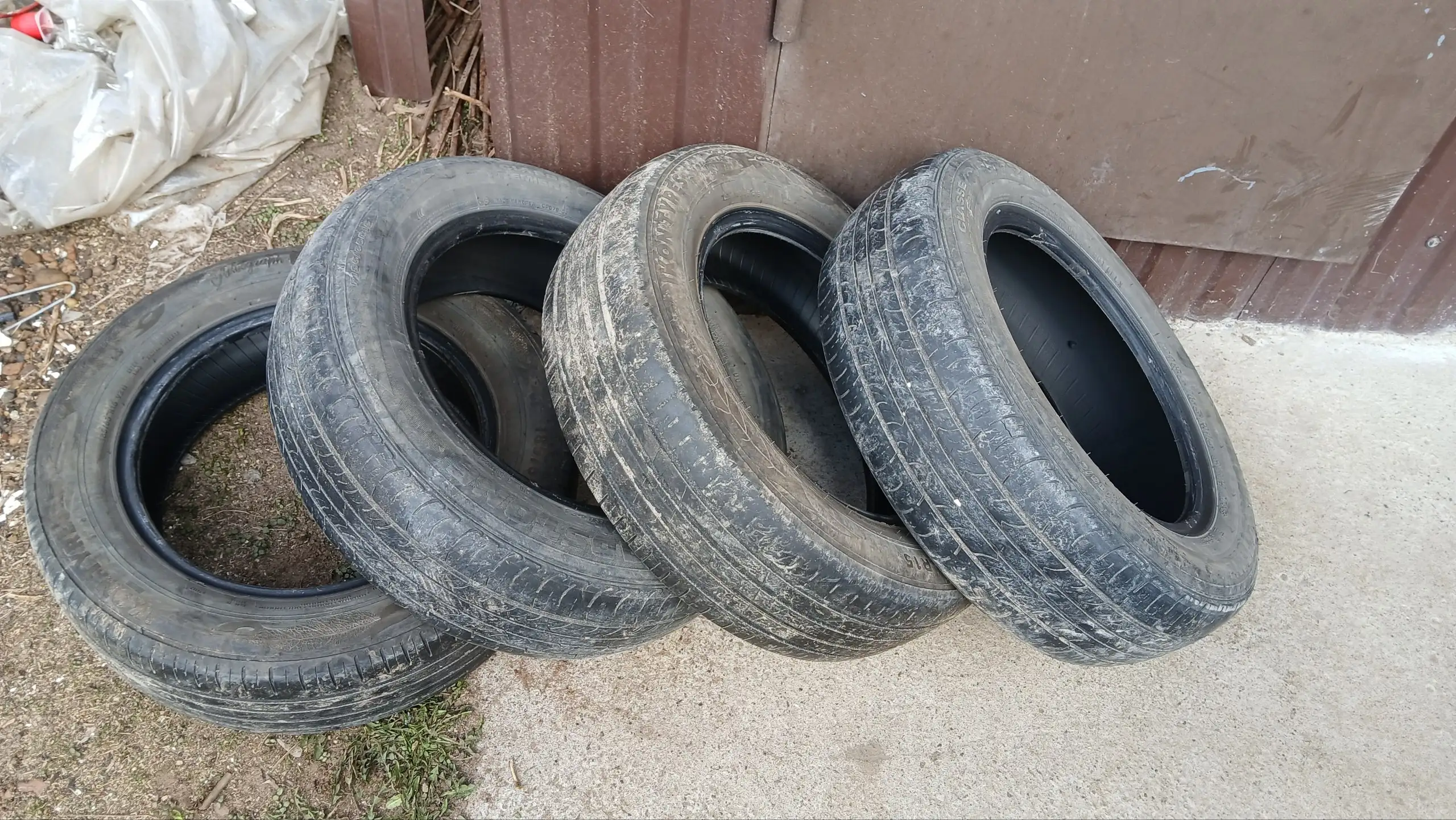 Продам резину 185/65/15 IKON TYRES и ROADSTONE - Шины и диски (Авто) в Пермь