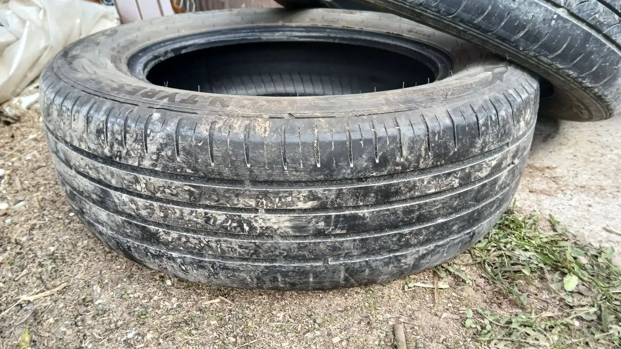 Продам резину 185/65/15 IKON TYRES и ROADSTONE - Шины и диски (Авто) в Пермь