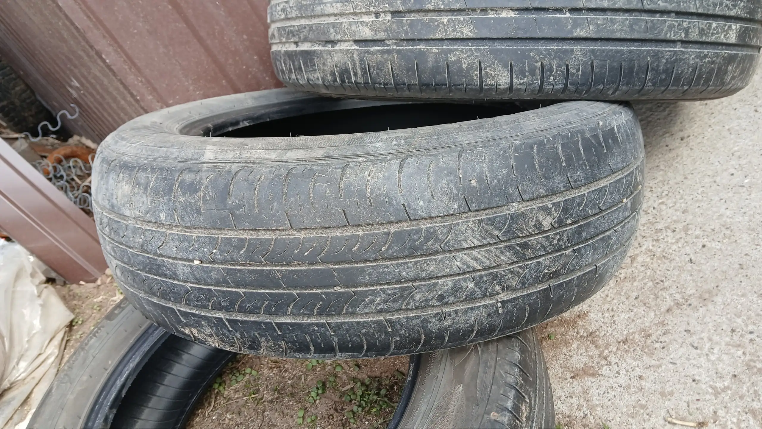 Продам резину 185/65/15 IKON TYRES и ROADSTONE - Шины и диски (Авто) в Пермь