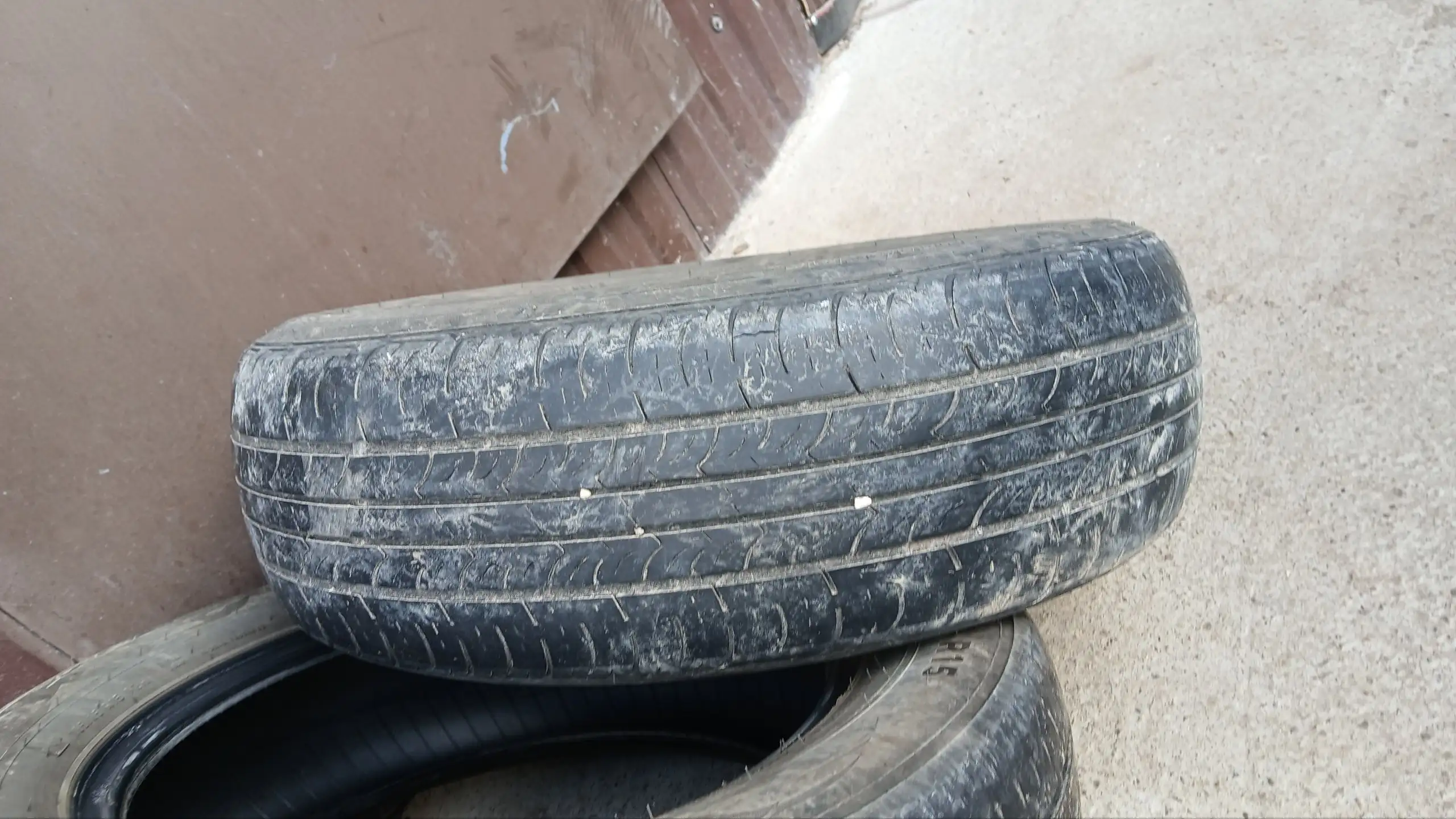 Продам резину 185/65/15 IKON TYRES и ROADSTONE - Шины и диски (Авто) в Пермь