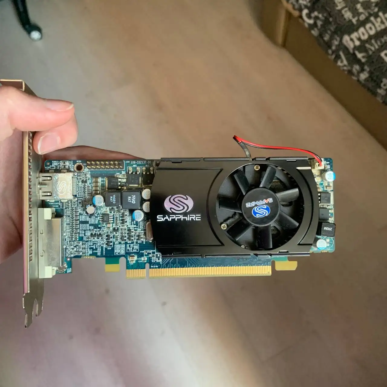 Видеокарта Radeon HD 5570 1gb - Видеокарты (Электроника) в Пермь