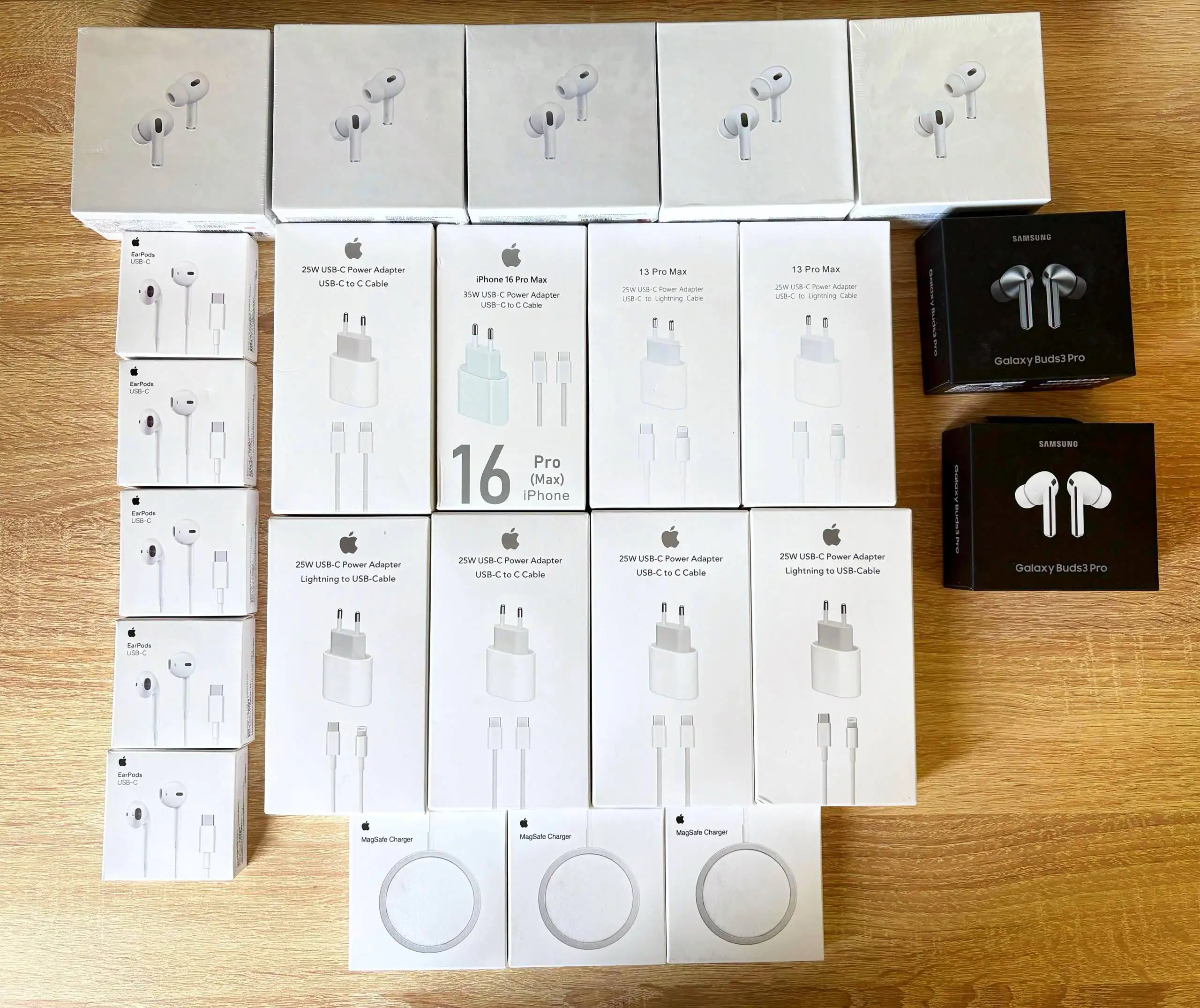 Продажа AirPods Pro 2, EarPods, Galaxy Buds 3 Pro, зарядки и MagSafe Charger - Наушники (Электроника) в Пермь