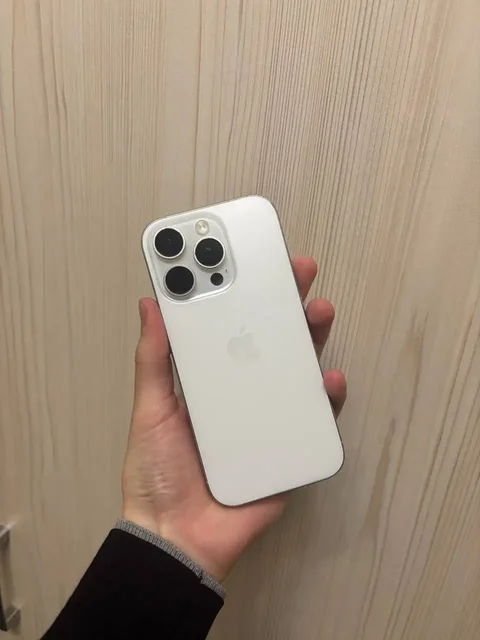 iPhone 16 Pro 256GB с неисправным дисплеем - Чехлы для телефонов в Пермь