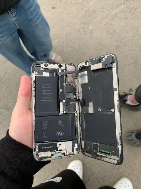 Продам iPhone на запчасти - Электротранспорт в Пермь