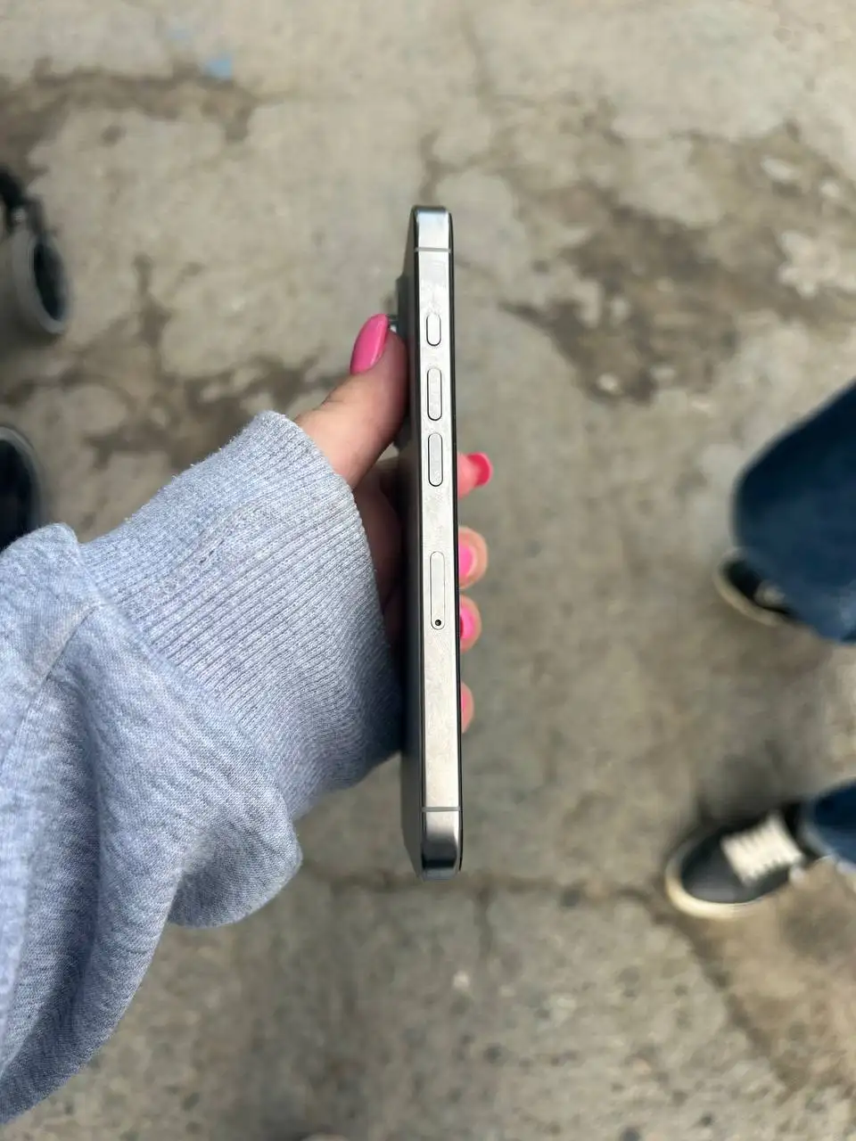 Продам iPhone 16 Pro - Смартфоны (Электроника) в Пермь