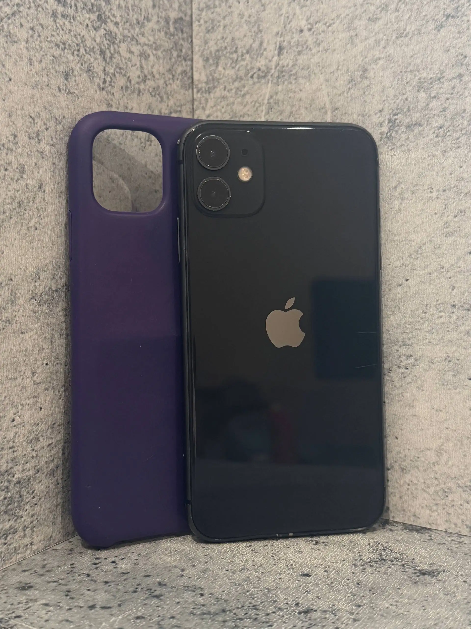 Продажа iPhone 12 Pro и iPhone 11 - Мобильные телефоны (Электроника) в Пермь